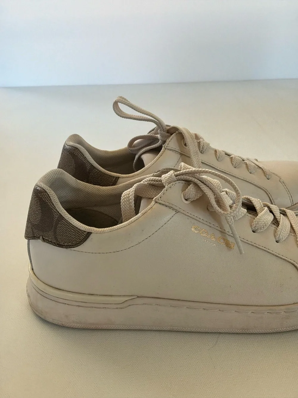 Coach Low Top Leather Sneakers White Signature Heel Women’s Size 8B with Box